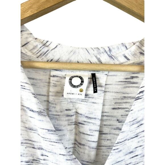 Akemi + Kin Anthropologie Long Sleeve Drapey V-Neck Cozy Shirt Grey EUC Sz M - Picture 3 of 9
